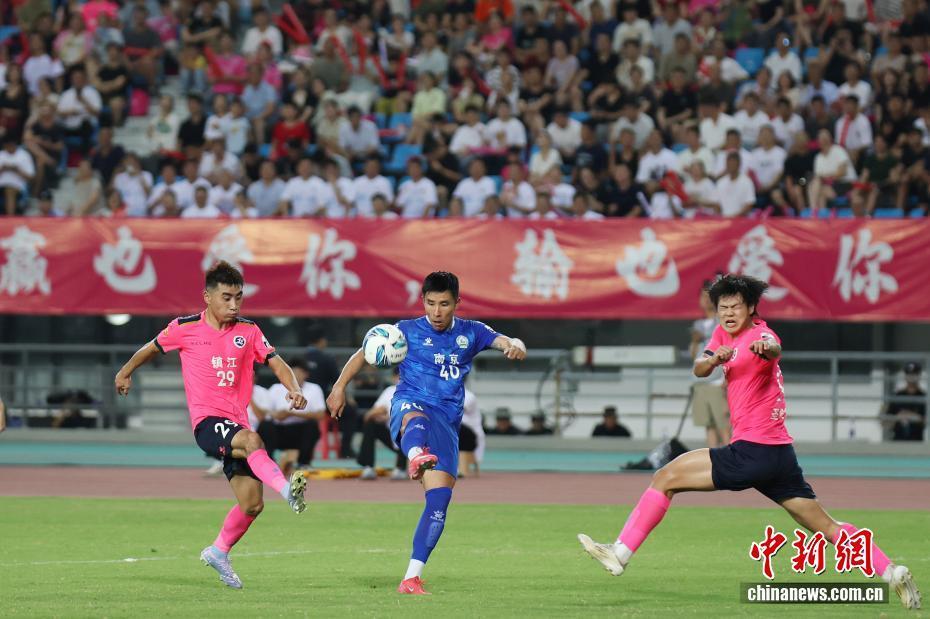 在江苏镇江, 彩纷呈 在江苏镇江, 彩纷呈