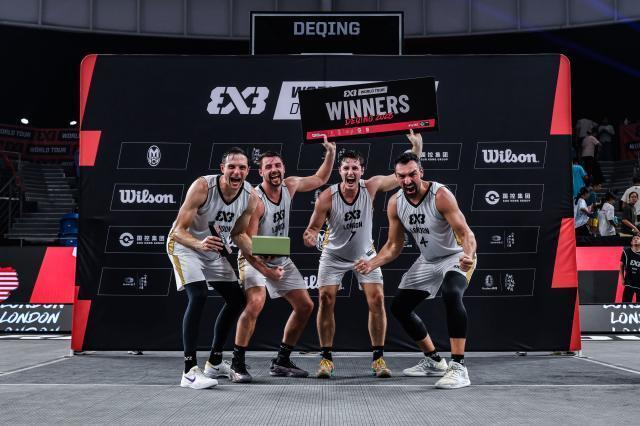 外激烈, 篮球场