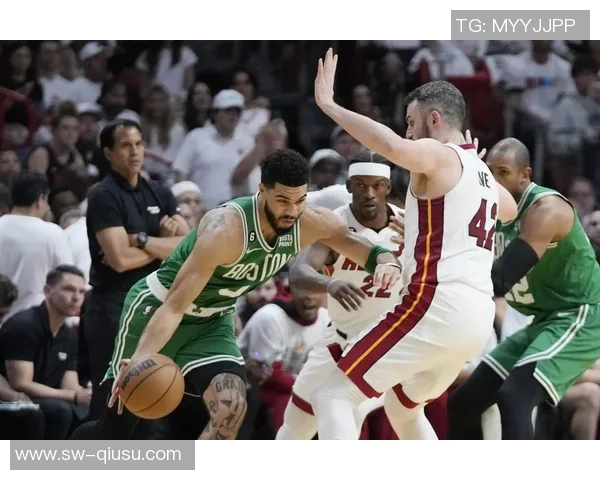 凯尔特人与热火的激烈对决九月二十日NBA精彩赛事回顾